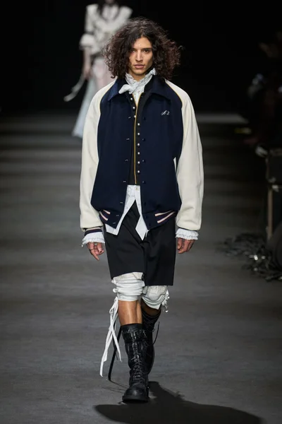Look 17